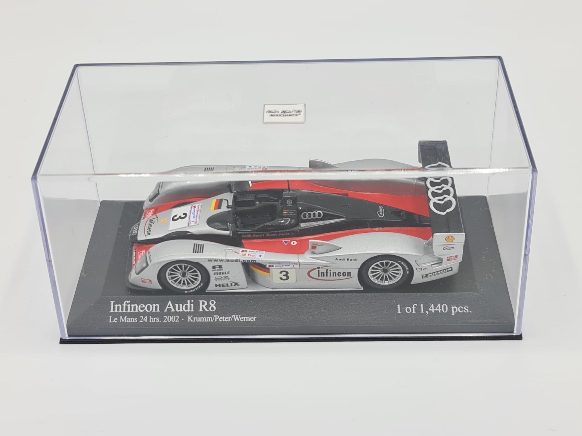 1/43 2002 Infineon Audi R8 - Krumm / Peter  Werner - Minichamps | Model Le Mans Car