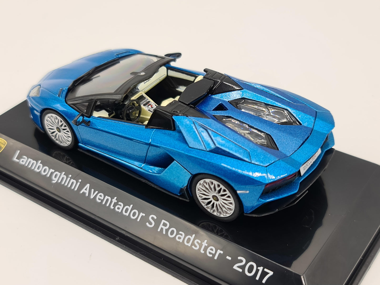 1/43 2017 Lamborghini Aventador S Roadster