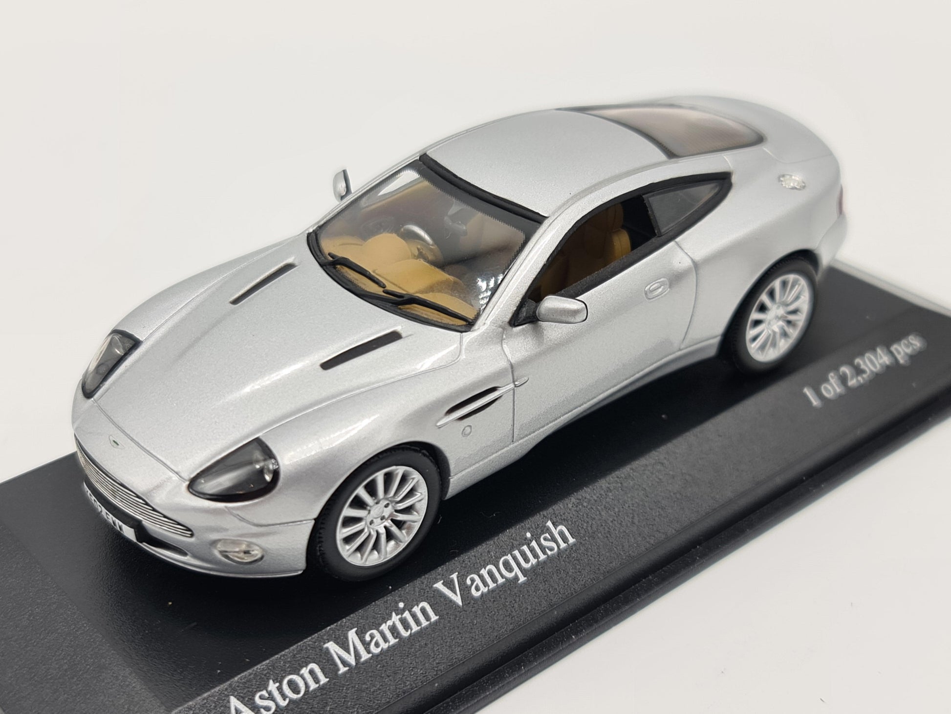 1/43 2002 Aston Martin Vanquish - Minichamps | Model Car