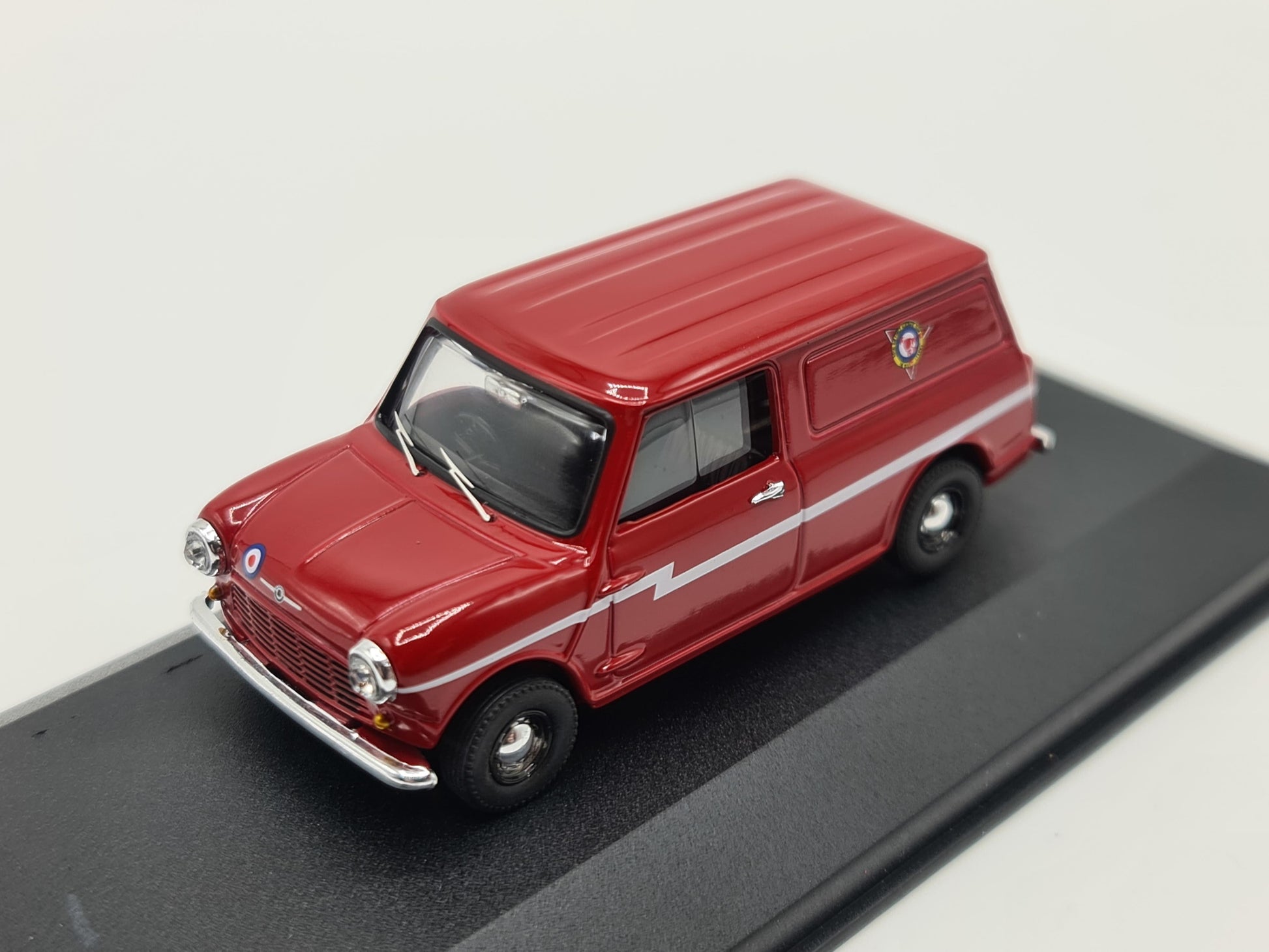 1/43 1970 Morris Mini Van - Red Arrows - Corgi Vanguards | Model Car