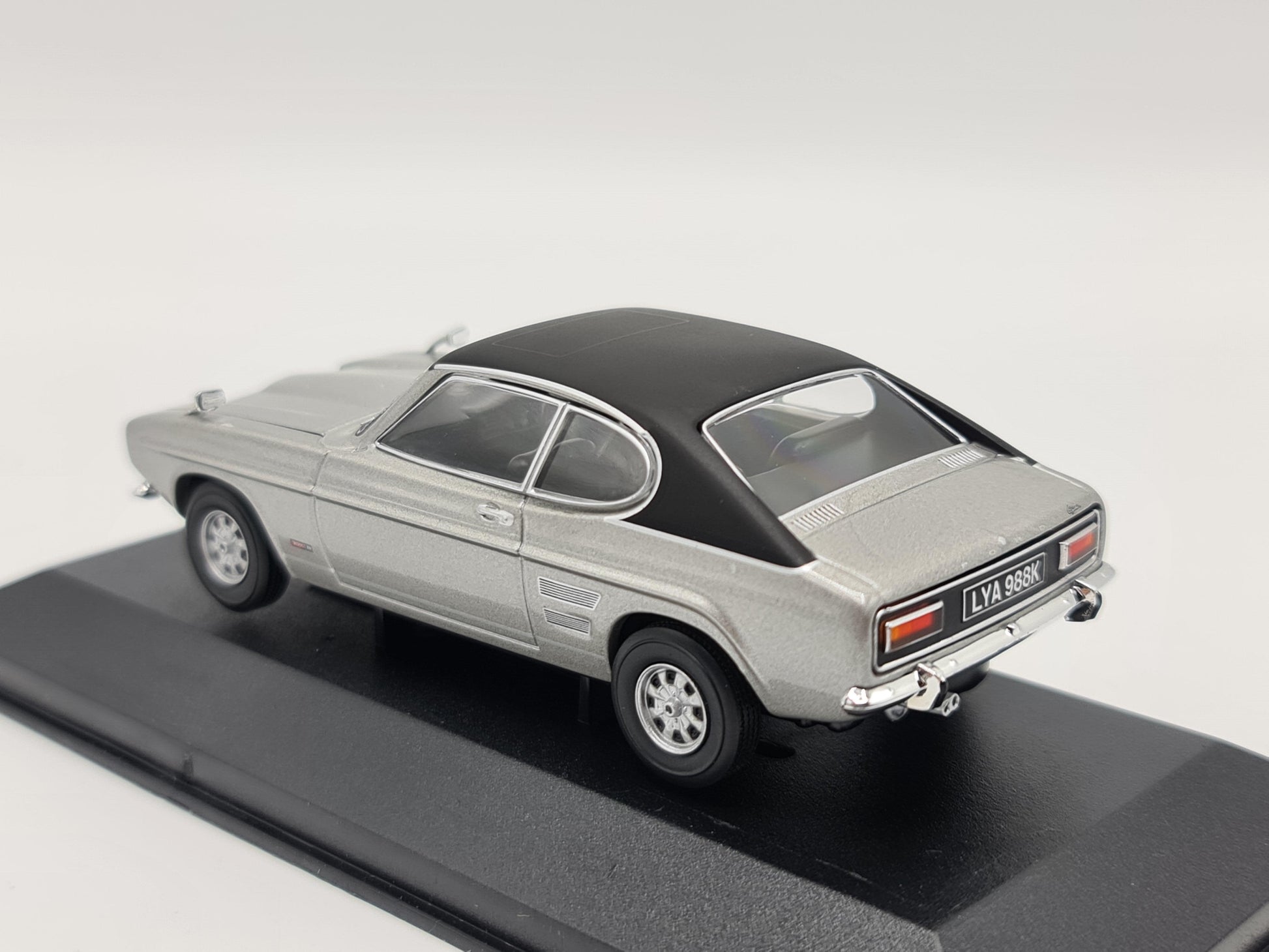 1/43 1972 Ford Capri Mk1 3000E - Corgi Vanguards | Model Car