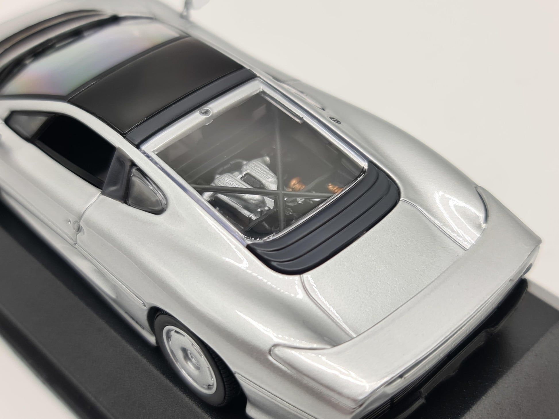 1/43 1992 Jaguar XJ220 - Maxichamps | Model Car