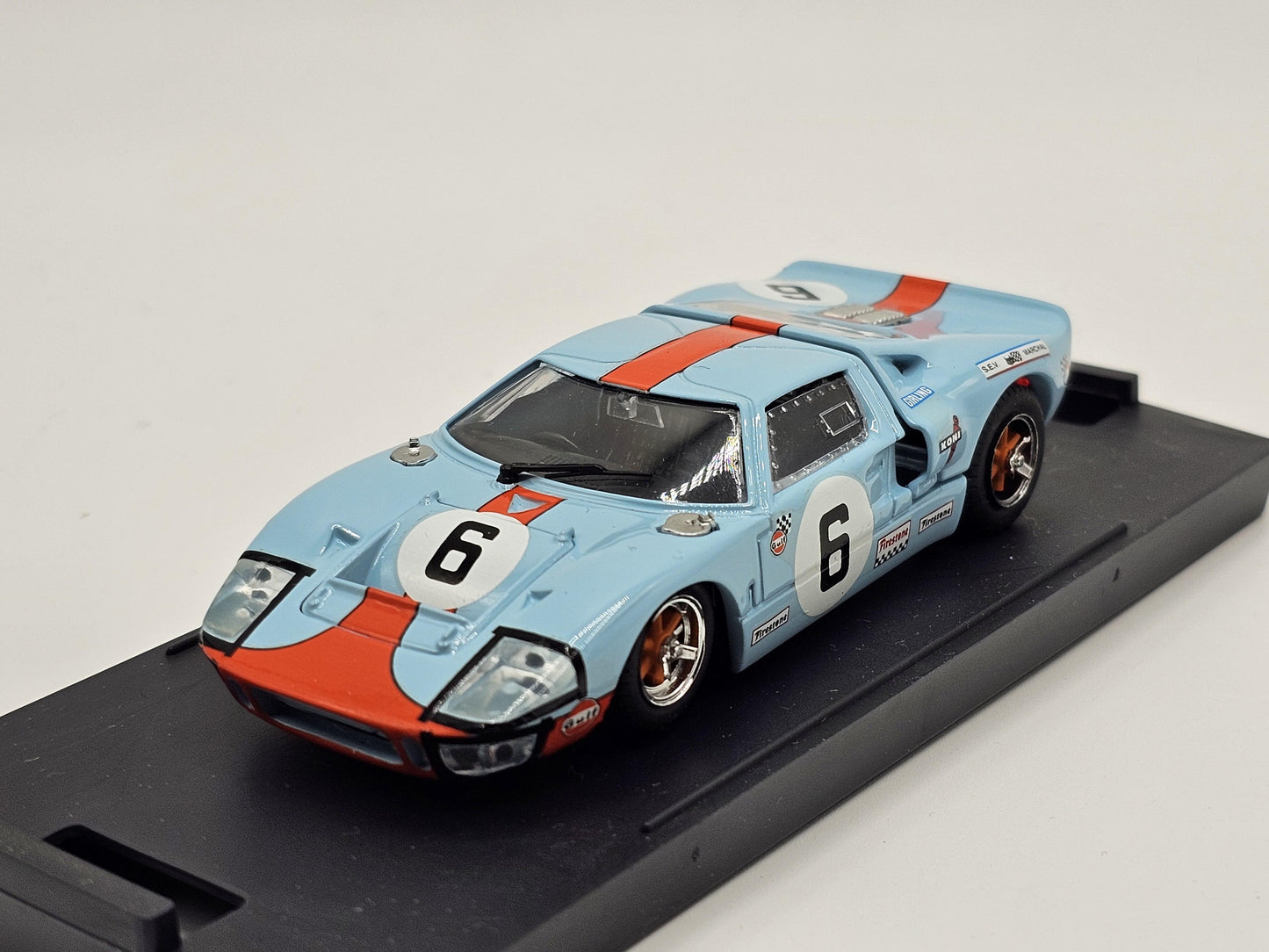 1/43 1969 Ford GT40 - Ickx / Oliver