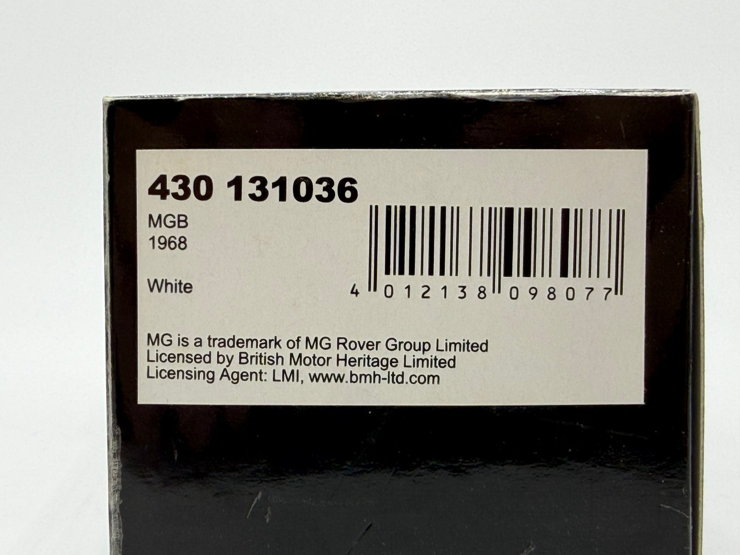 1/43 1968 MGB - Snowberry White - Minichamps | Model Car
