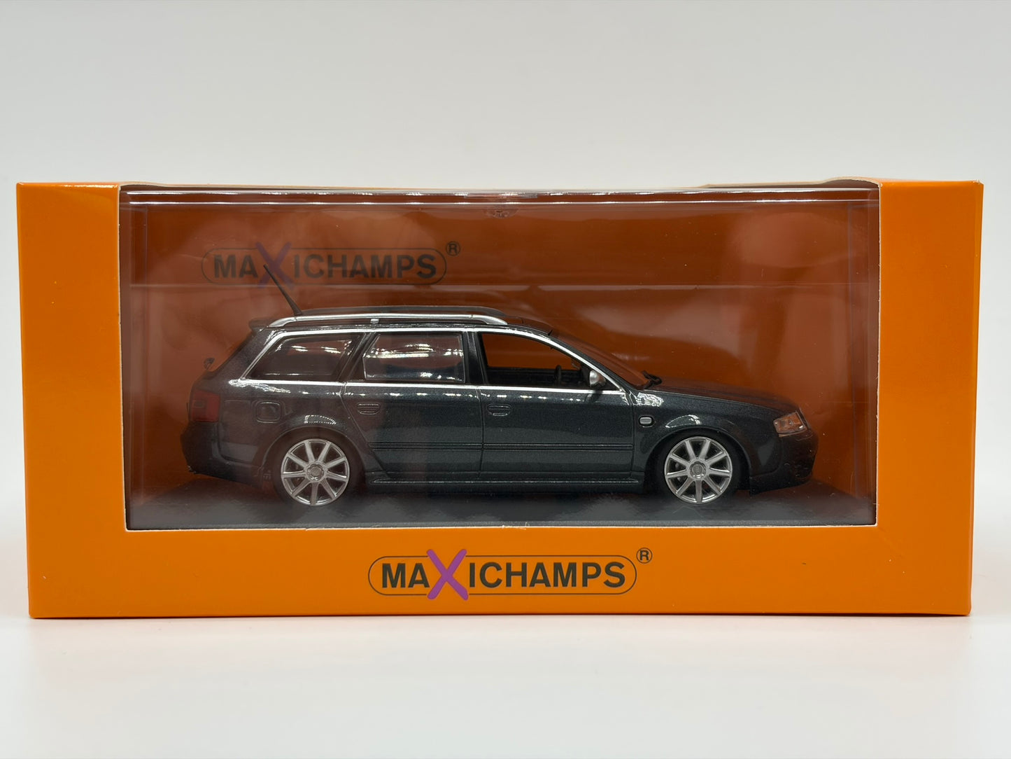 1/43 2002 Audi RS6 Avant - Maxichamps | Model Car
