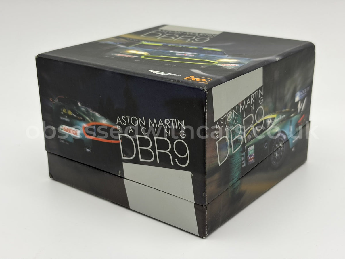 1/43 2005 Aston Martin DBR9 - Brabham / Sarrazin / Turner - Presentation Box - IXO | Model Le Mans Car