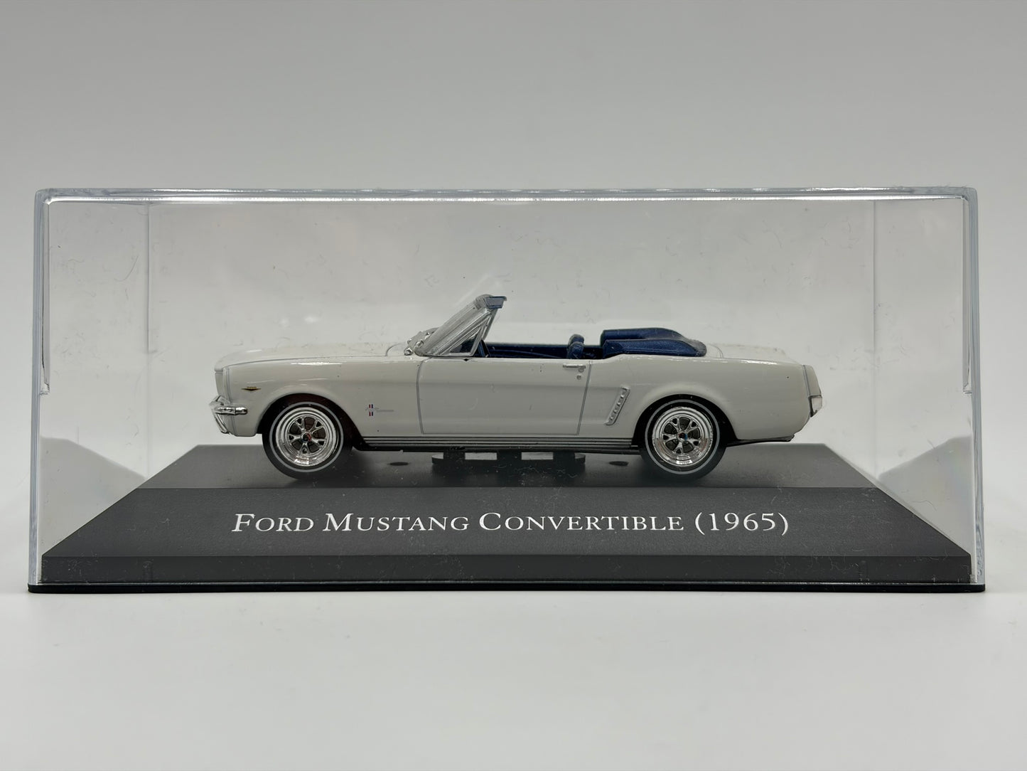 1/43 1965 Ford Mustang Convertible | Model Car | American Car Collection
