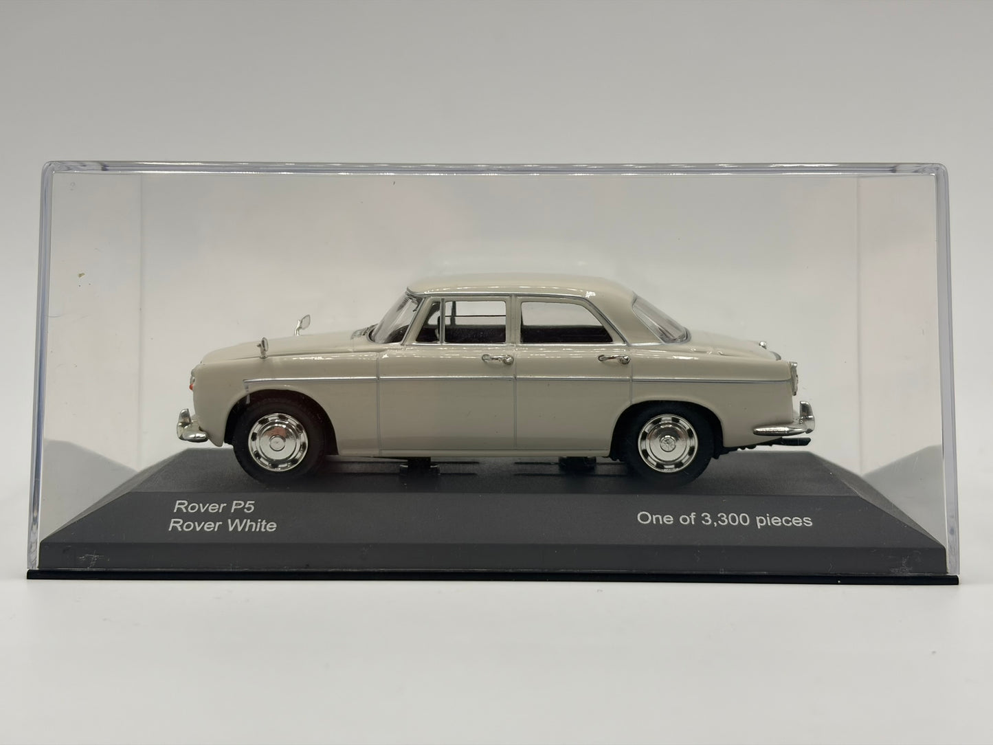 1/43 1967 Rover P5 - Rover White | Corgi Vanguards | Model Car
