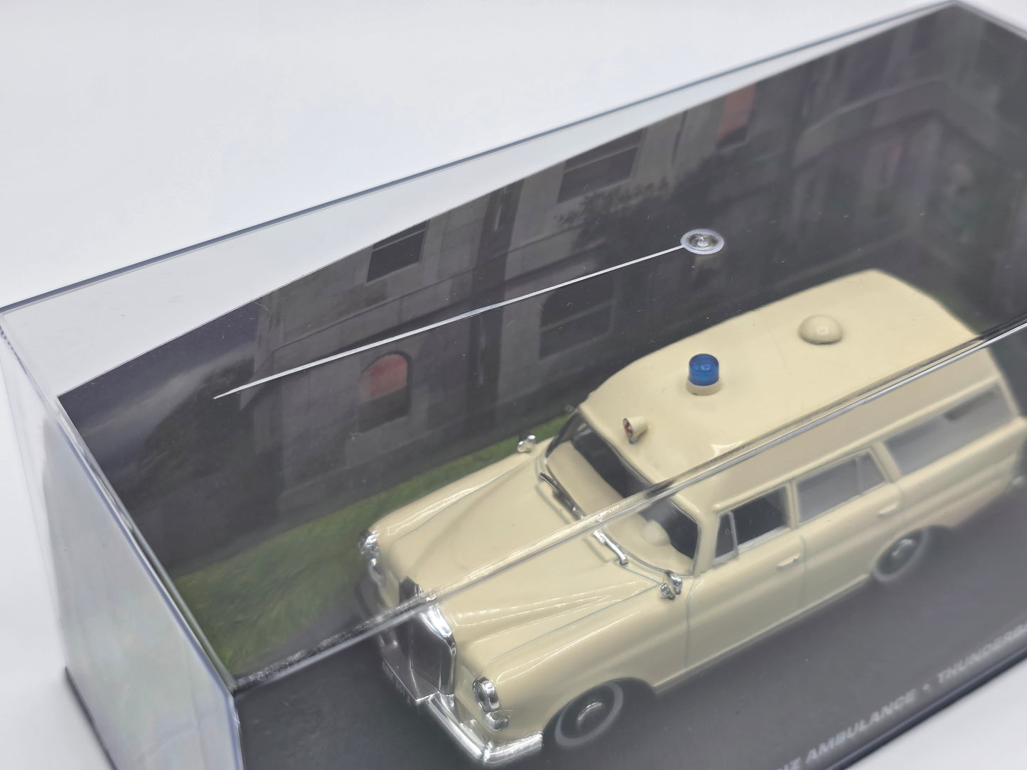 1/43 1964 Mercedes-Benz 190 Binz Ambulance - Thunderball / James Bond
