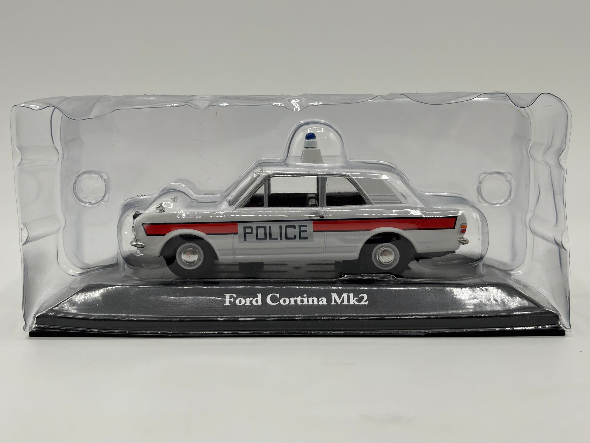 1/43 1970 Ford Cortina Mk2 - Hampshire Police | Model Police Car
