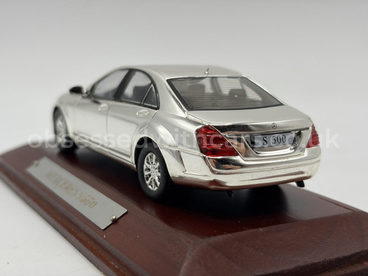 1/43 2005 Mercedes-Benz S 500 - Chrome | Model Car