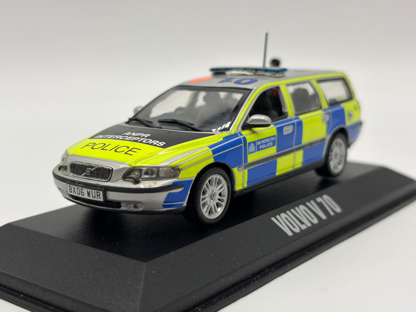 1/43 2006 Volvo V70 - Metropolitan Police | Model Police Car