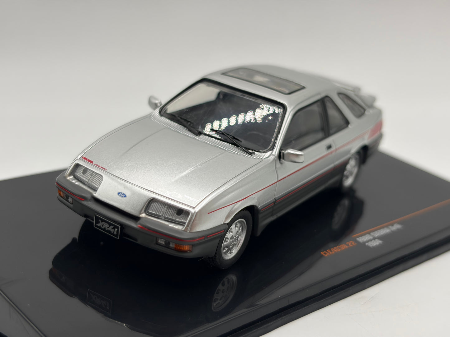 1/43 1984 Ford Sierra Xr4i - IXO | Model Car