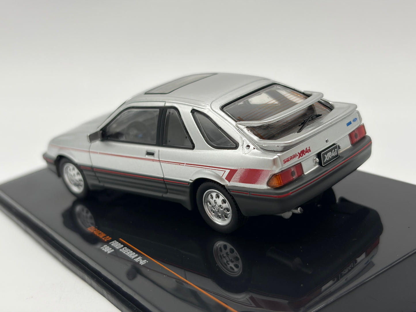 1/43 1984 Ford Sierra Xr4i - IXO | Model Car