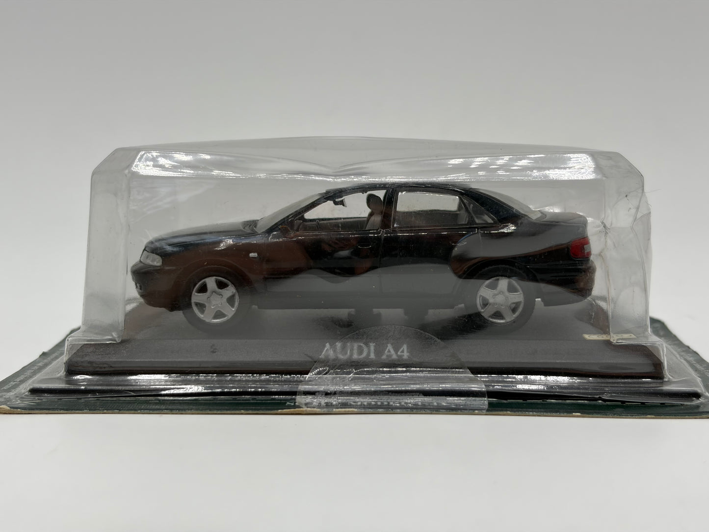 1/43 1994 Audi A4 2.4L V6 - Del Prado | Model Car