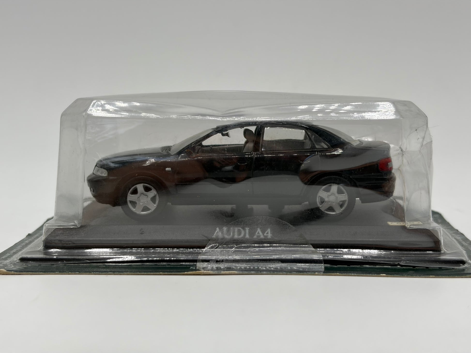 1/43 1994 Audi A4 2.4L V6 - Del Prado | Model Car