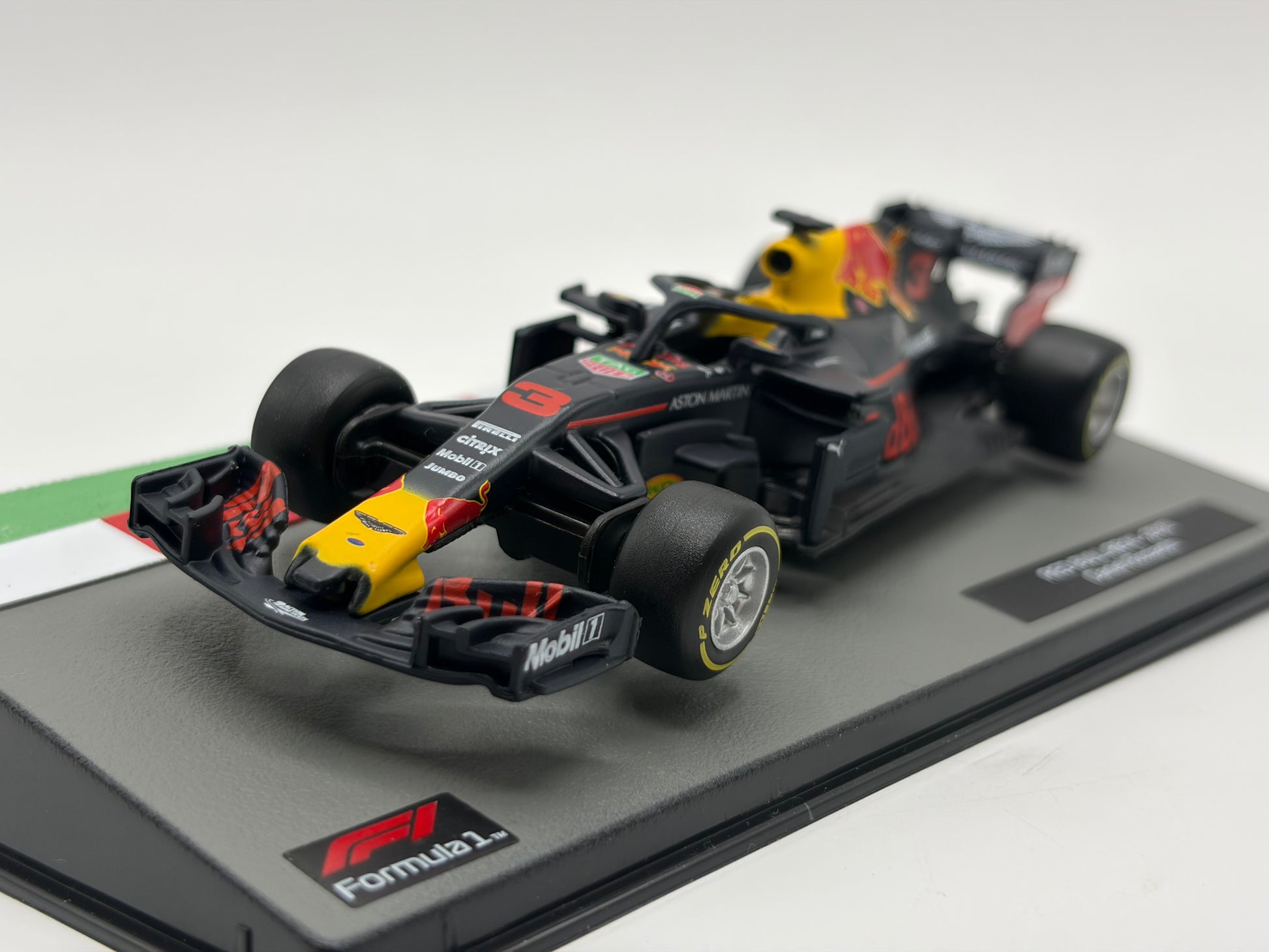 1/43 2018 Red Bull RB14 - Daniel Ricciardo | Model F1 Car