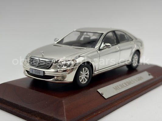 1/43 2005 Mercedes-Benz S 500 - Chrome | Model Car