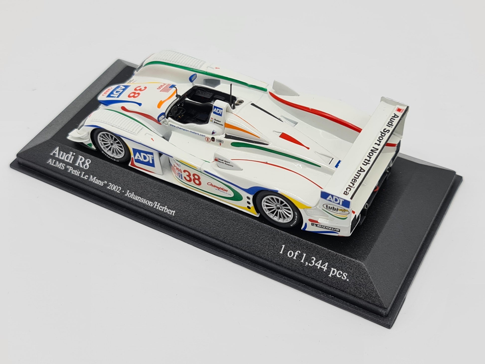 1/43 2002 Audi R8 - ALMS "Petit Le Mans" - Johansson  / Herbert - Minichamps