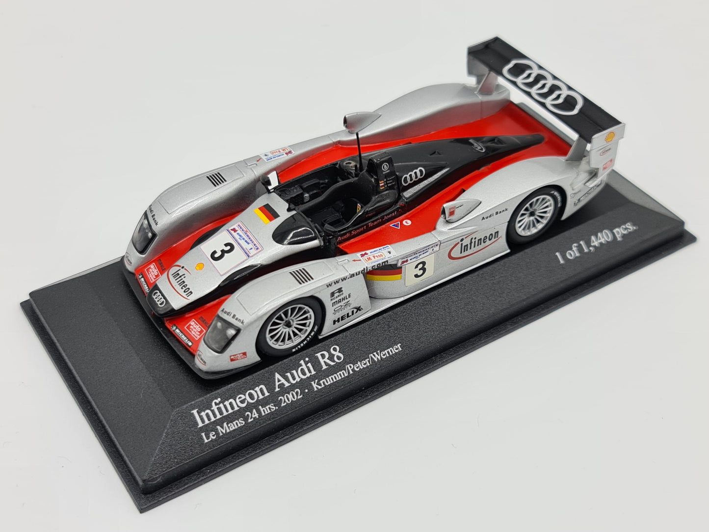 1/43 2002 Infineon Audi R8 - Krumm / Peter  Werner - Minichamps