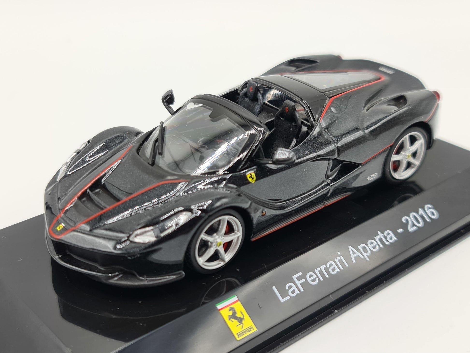 1/43 2016 Ferrari LaFerrari Aperta