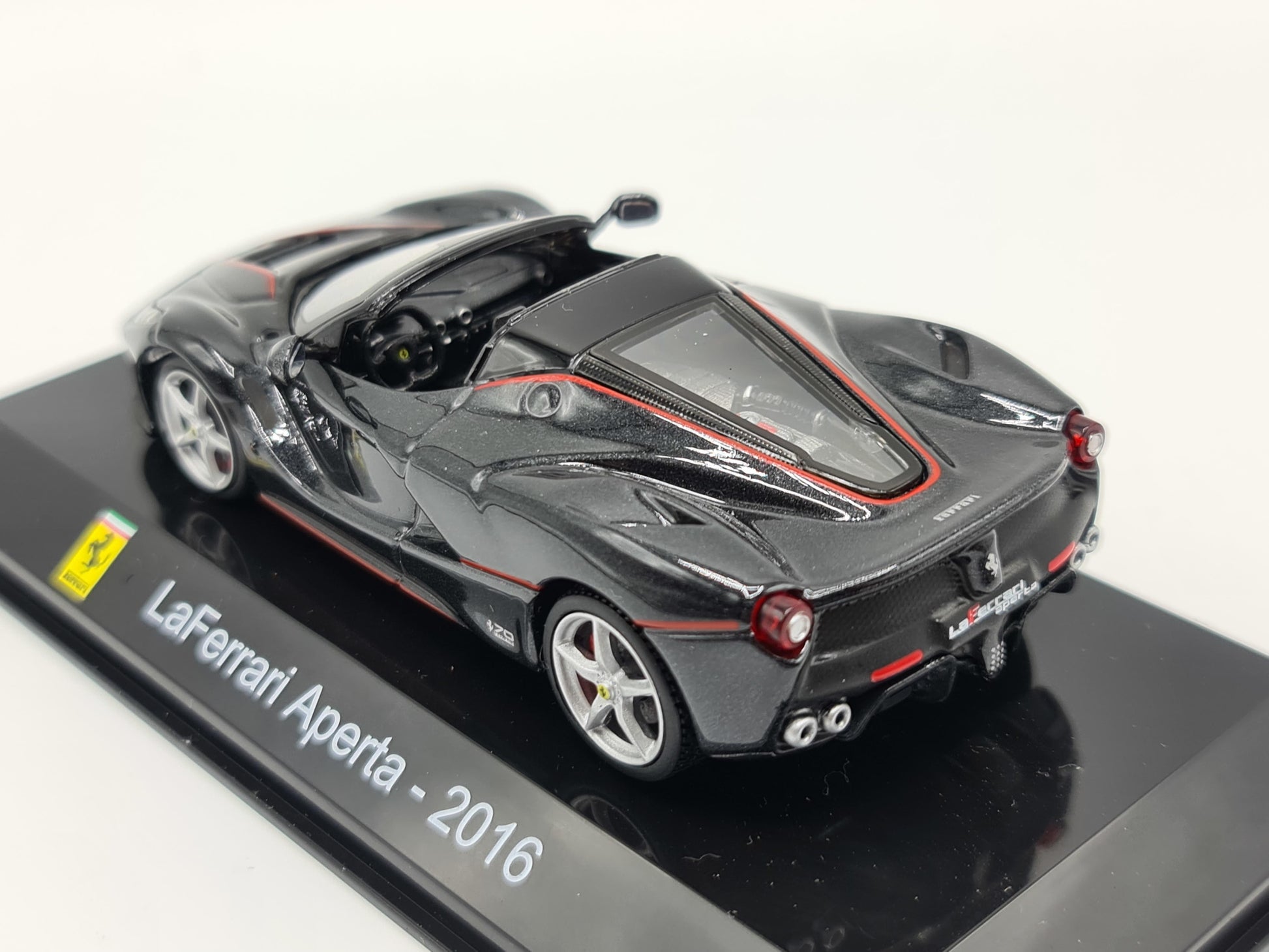 1/43 2016 Ferrari LaFerrari Aperta