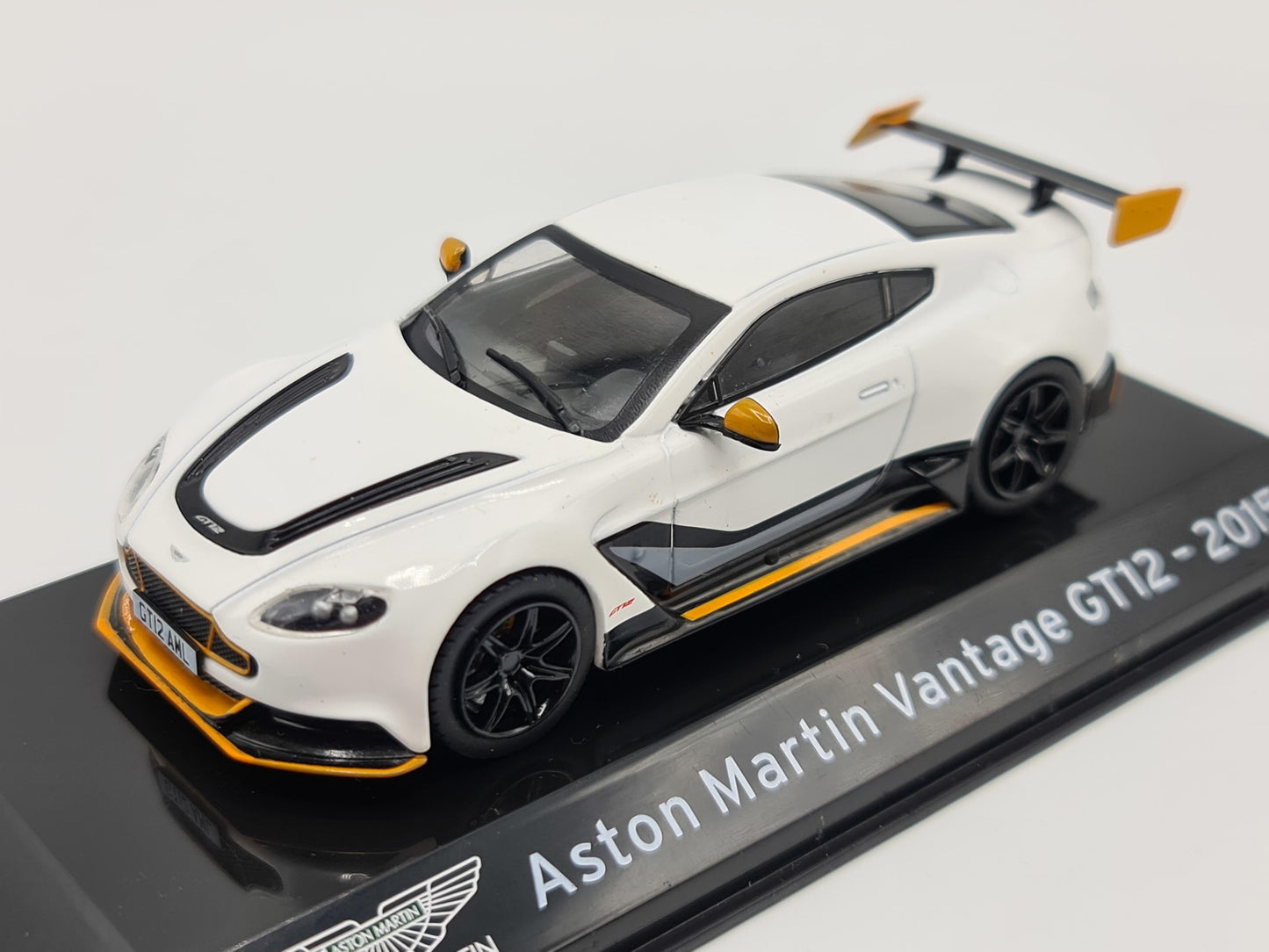 1/43 2015 Aston Martin Vantage GT12