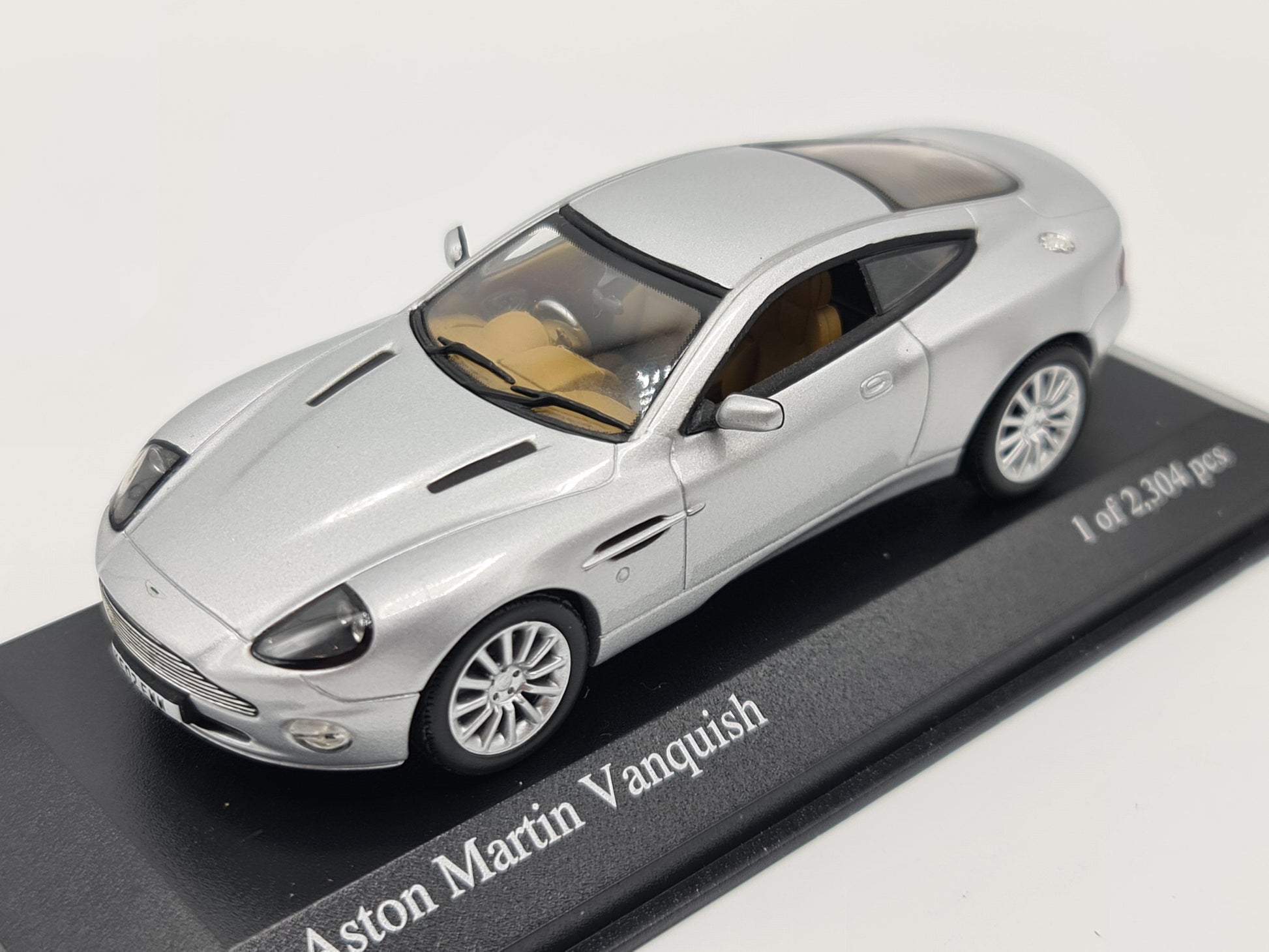 1/43 2002 Aston Martin Vanquish - Minichamps