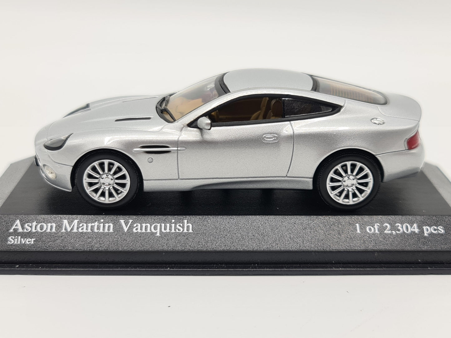 1/43 2002 Aston Martin Vanquish - Minichamps