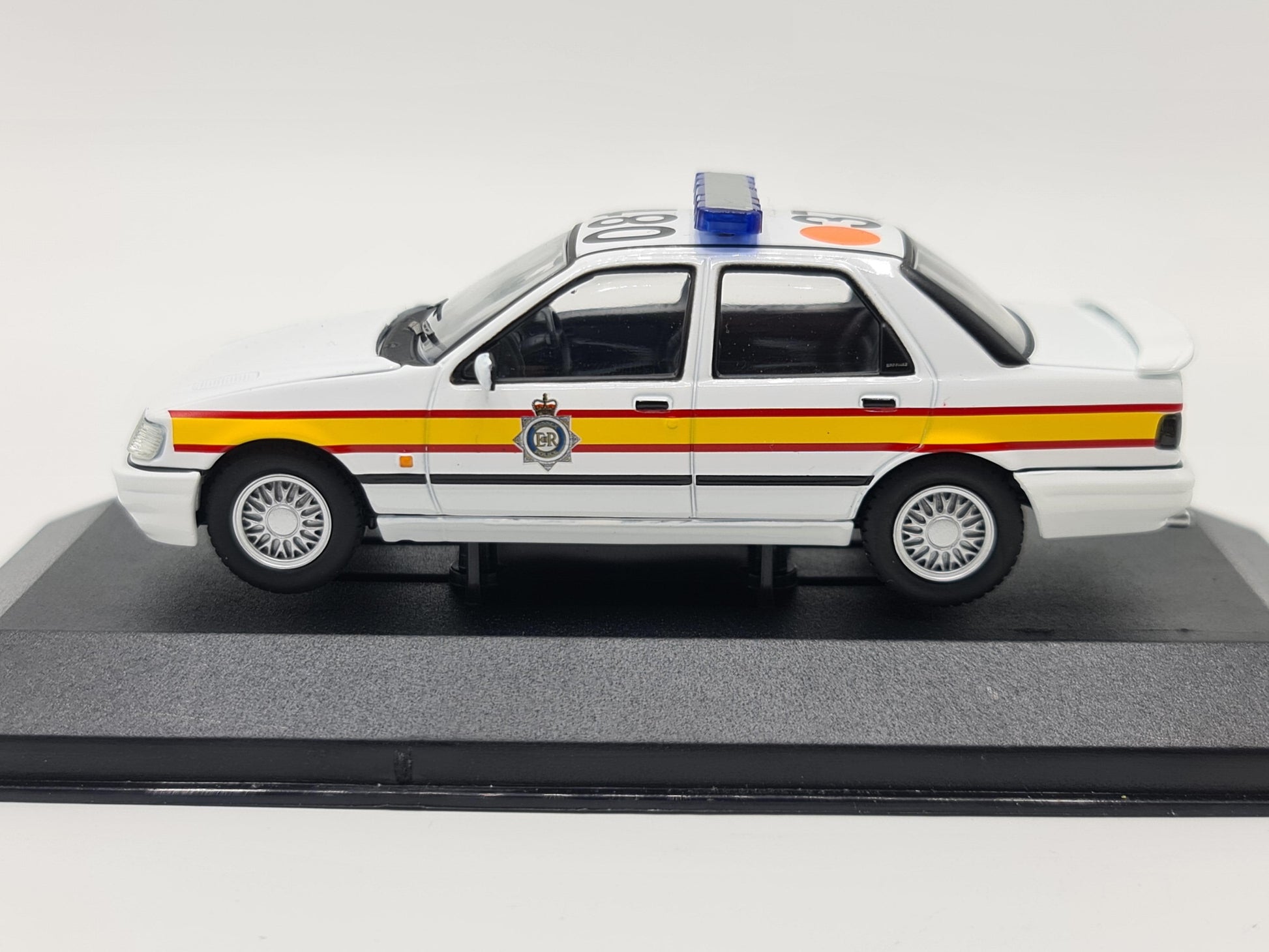 1/43 1993 Ford Sierra Sapphire RS Cosworth 4x4 - British Police - Sussex - Corgi Vanguards | Model Car