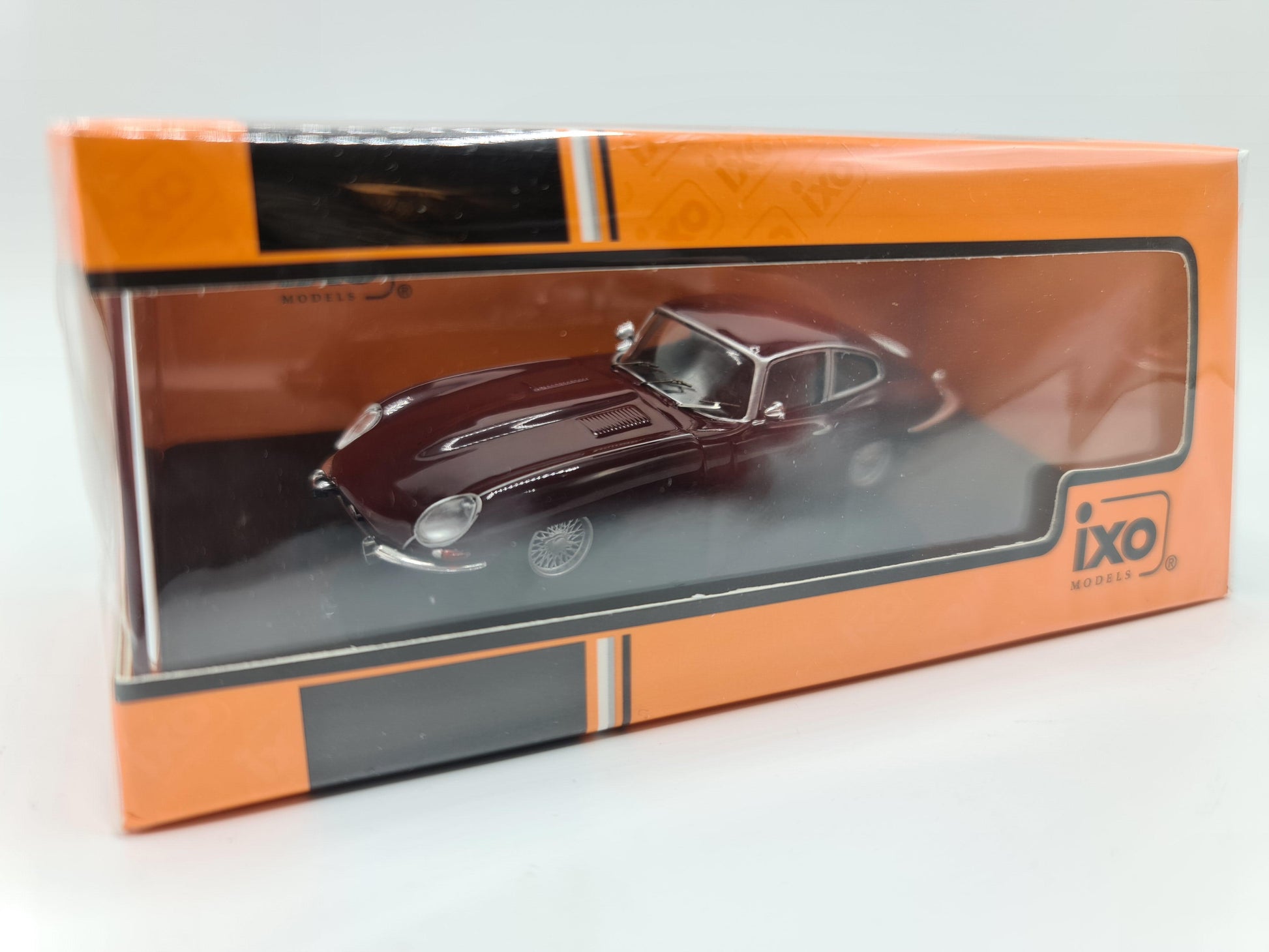 1/43 1963 Jaguar E-Type - IXO