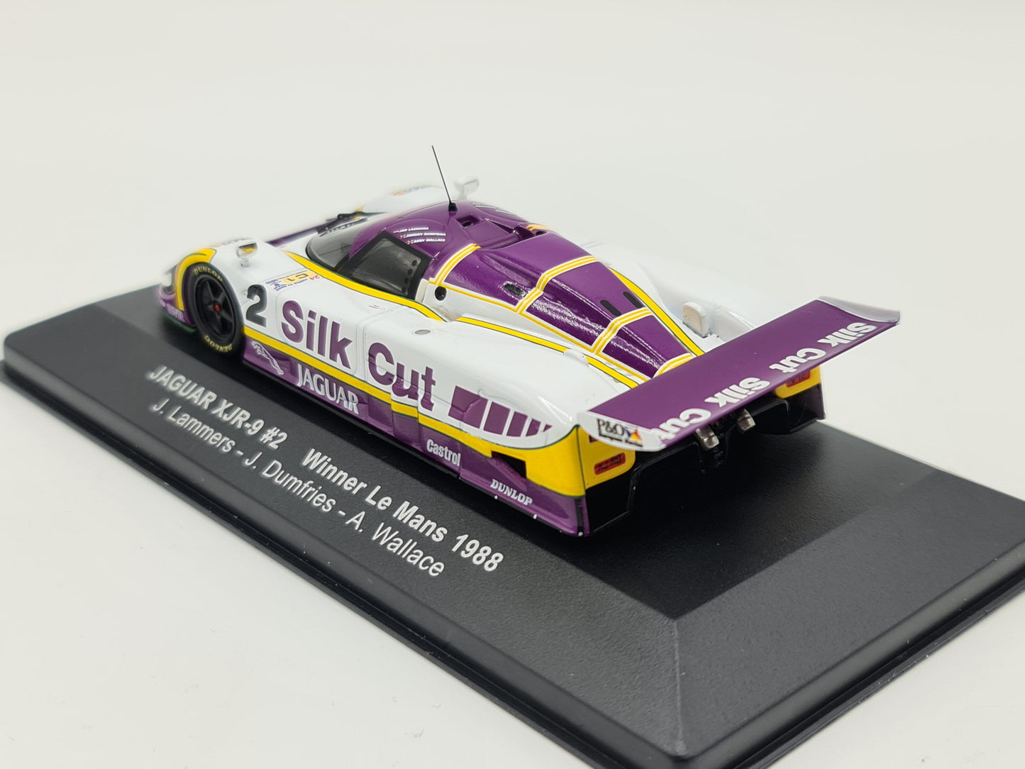 1/43 1988 Jaguar XJR9 - Lammers / Dumfries / Wallace - IXO