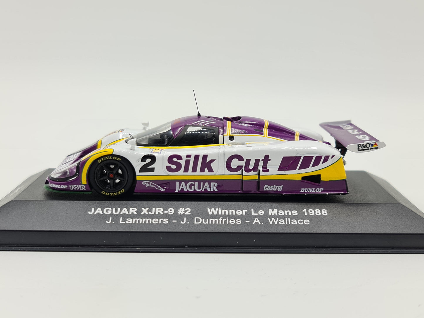 1/43 1988 Jaguar XJR9 - Lammers / Dumfries / Wallace - IXO