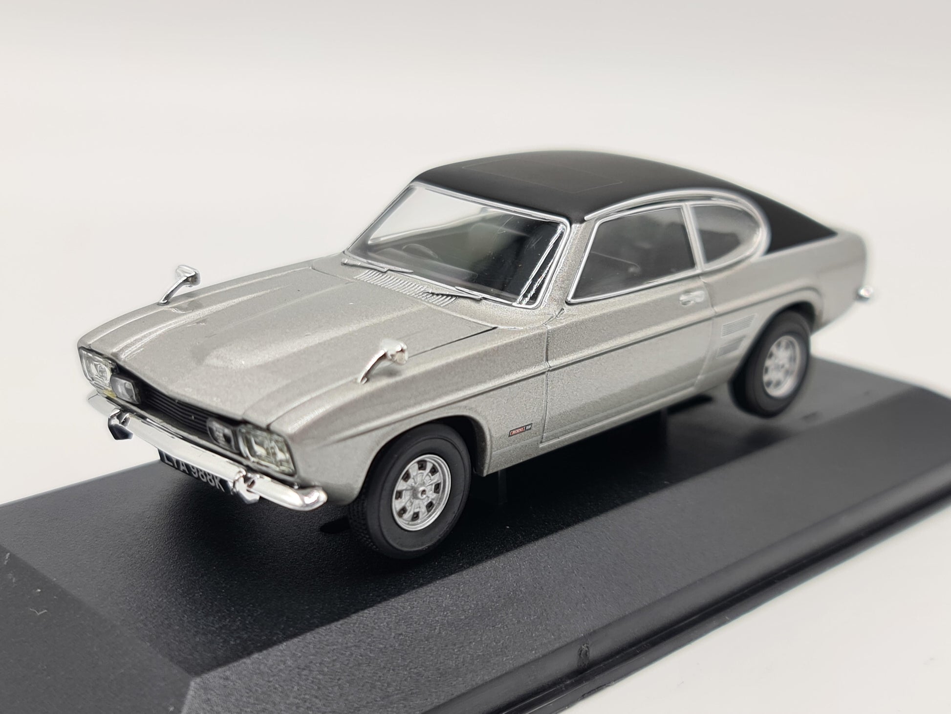1/43 1972 Ford Capri Mk1 3000E - Corgi Vanguards | Model Car