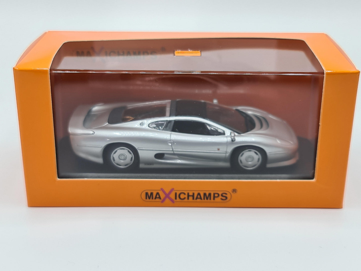 1/43 1992 Jaguar XJ220 - Maxichamps