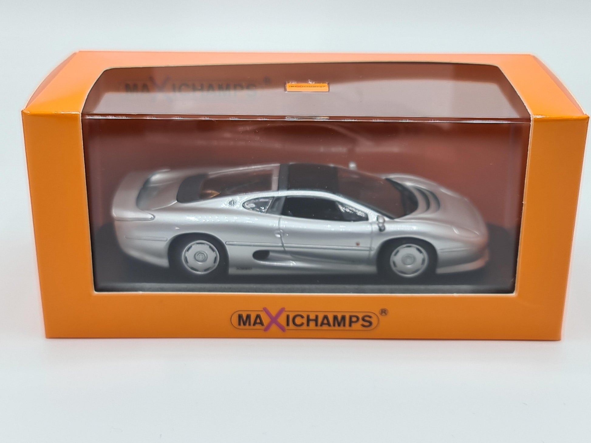 1/43 1992 Jaguar XJ220 - Maxichamps | Model Car