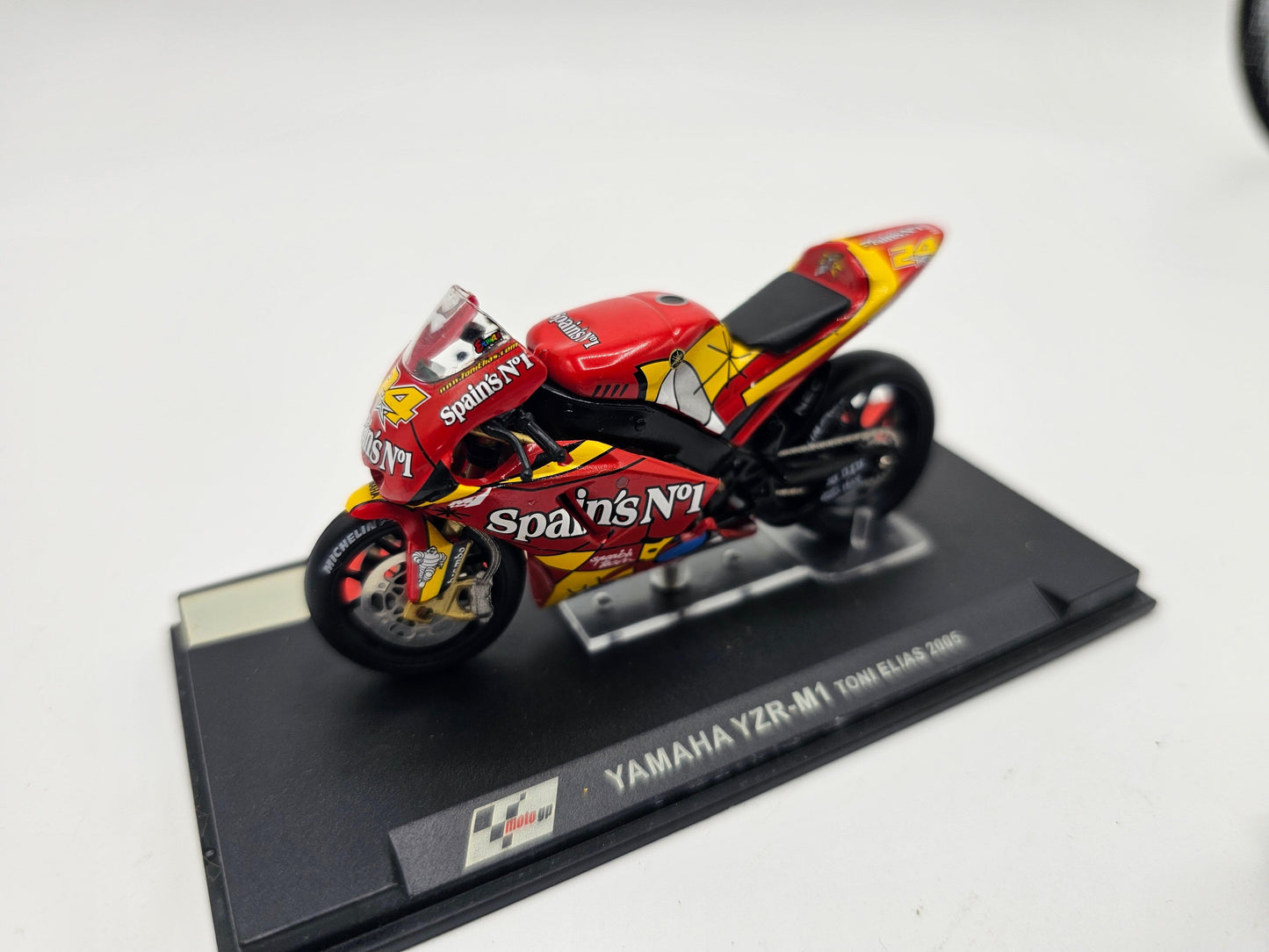 1/24 2005 Yamaha YZR-M1 - Toni Elias