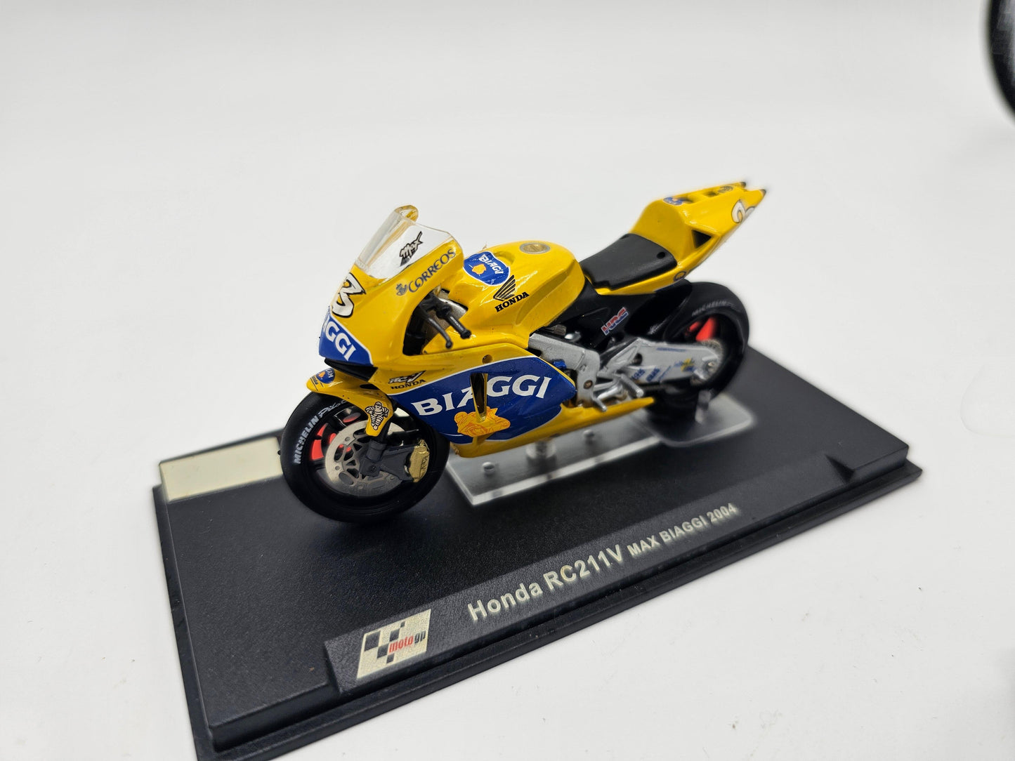 1/24 2004 Honda RC211V - Max Biaggi