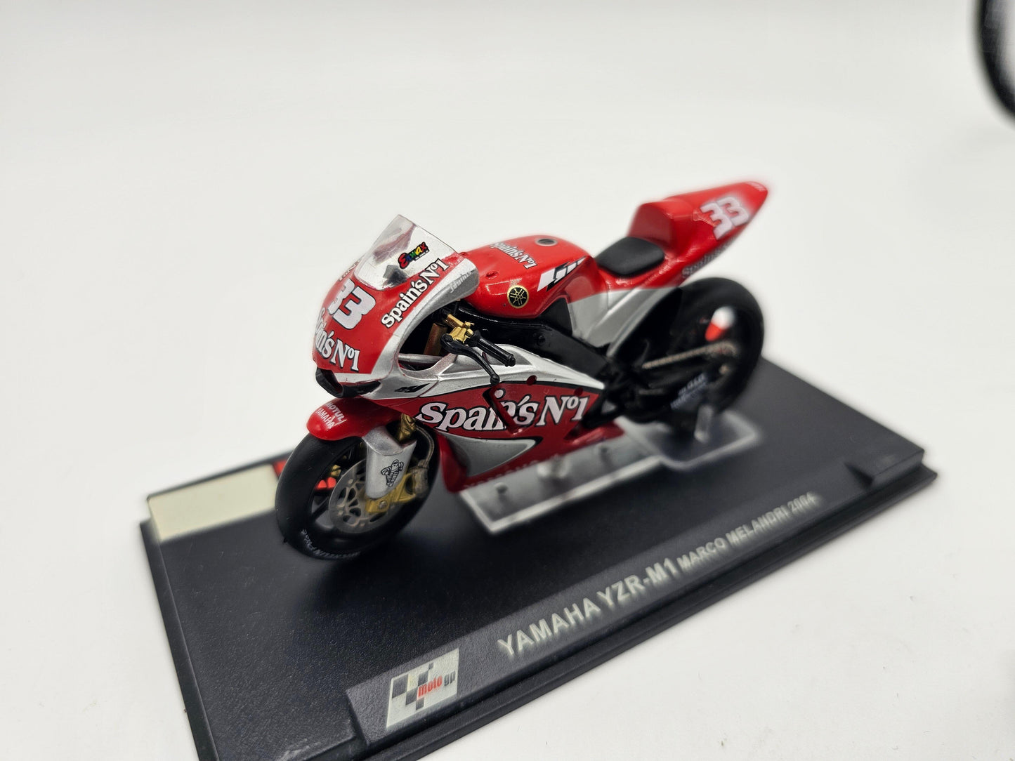 1/24 2004 Yamaha YZR-M1 - Marco Melandri