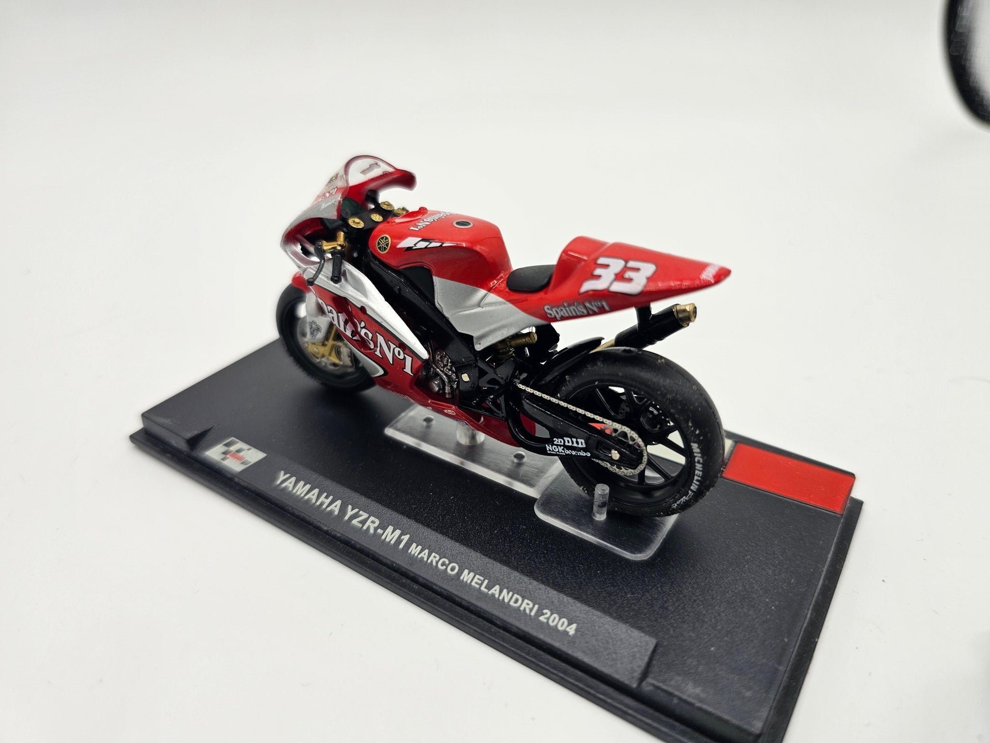 1/24 2004 Yamaha YZR-M1 - Marco Melandri