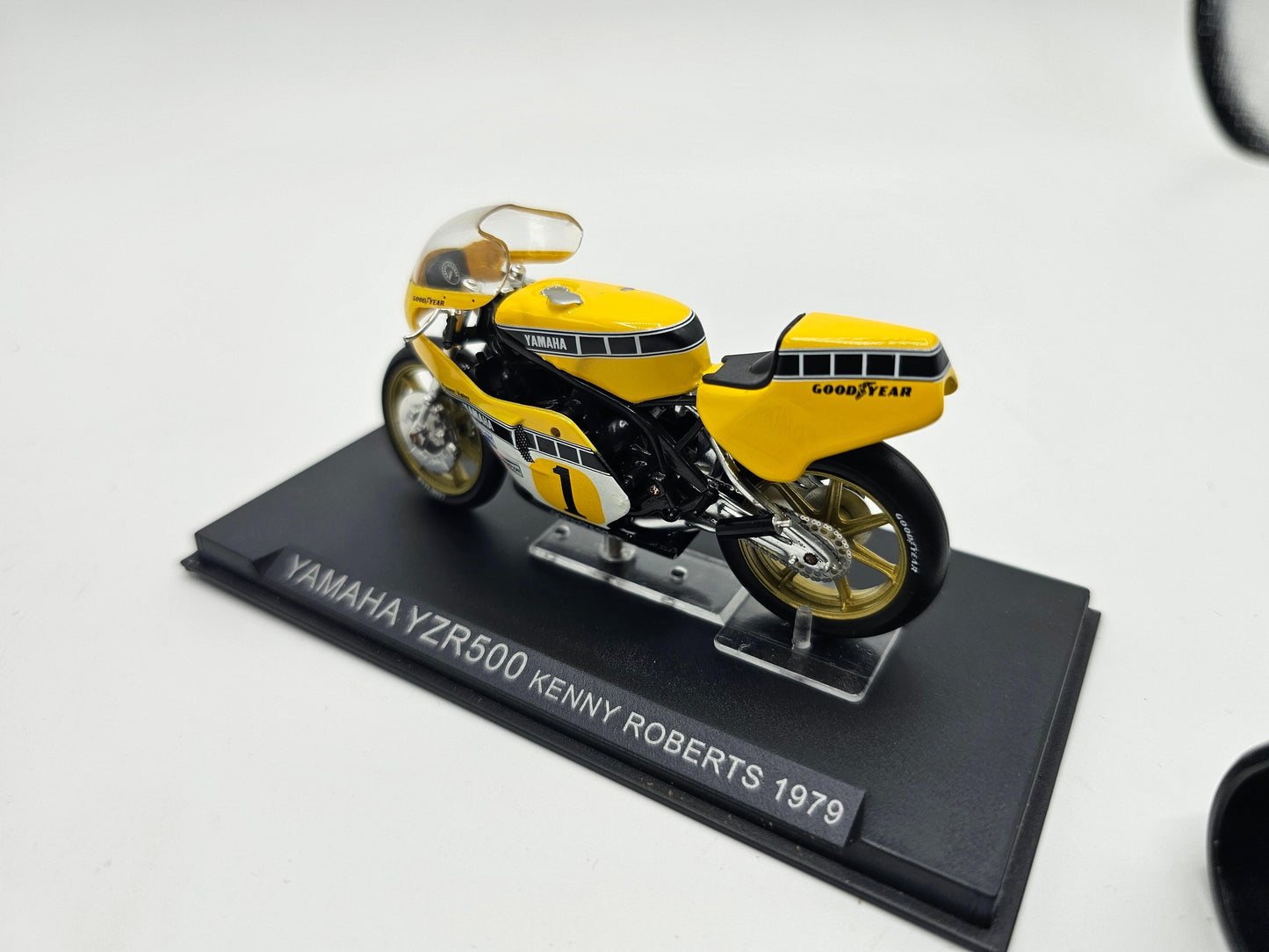 1/24 1979 Yamaha YZR500 - Kenny Roberts