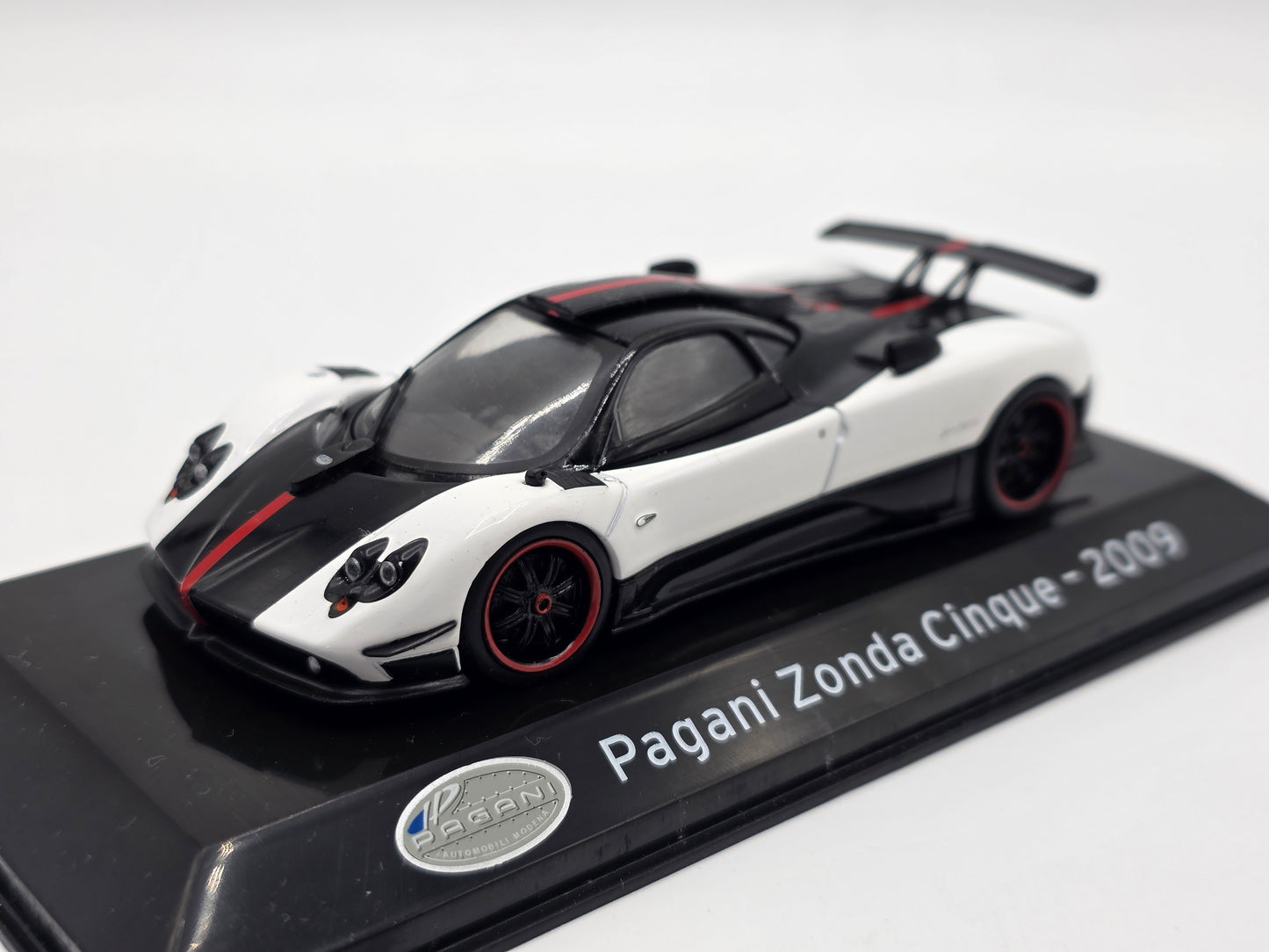 1/43 2009 Pagani Zonda Cinque