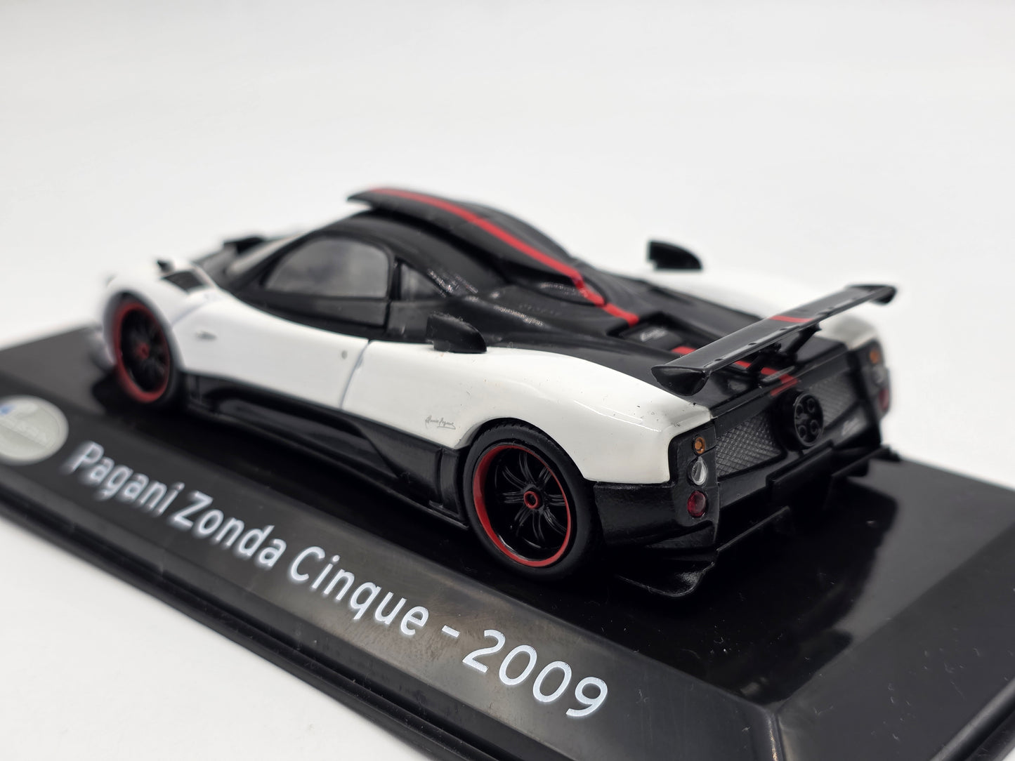 1/43 2009 Pagani Zonda Cinque