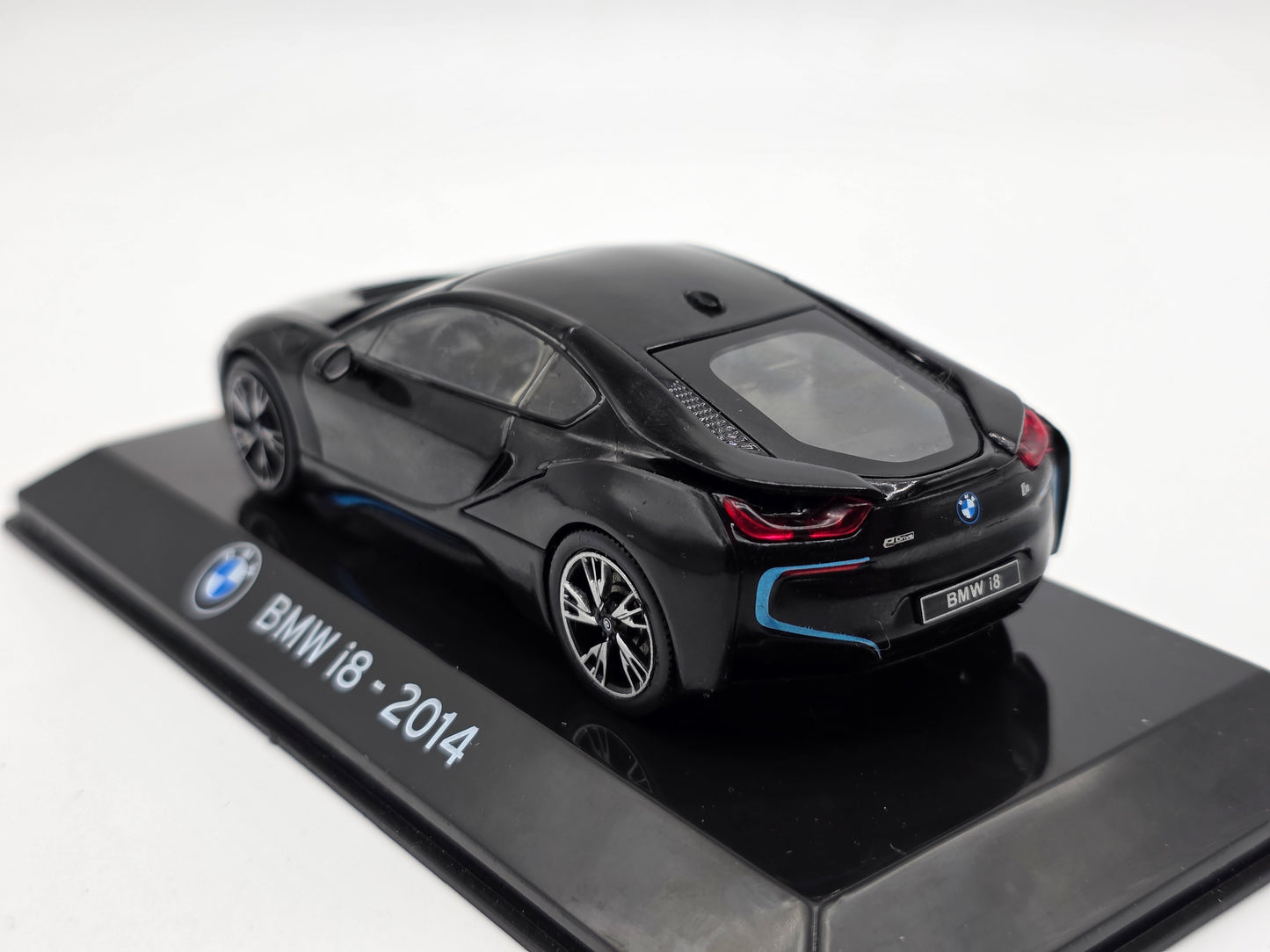 1/43 2014 BMW i8