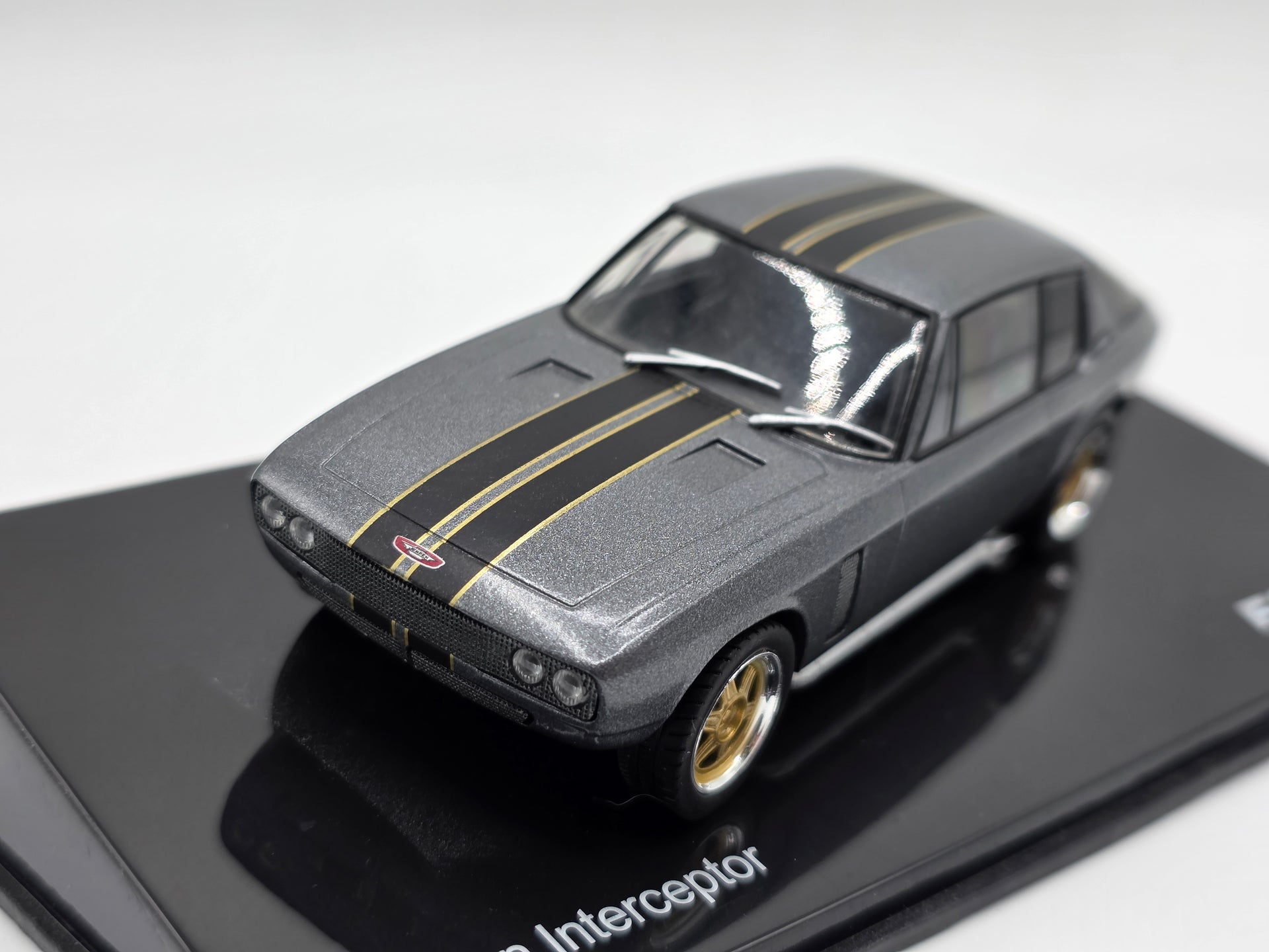 1971-1976 JENSEN INTERCEPTOR Saloon MK3 red 1/43 whitemetal/pewter 1971-1976 JENSEN INTERCEPTOR Saloon MK3 red 1/43 whitemetal/pewter