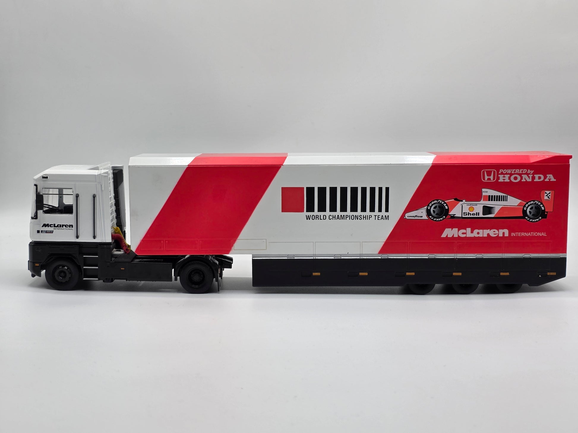 1/43 1992 Renault Magnum Transporter Truck - McLaren F1 Team