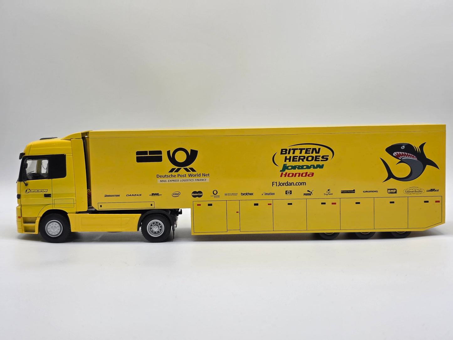 1/43 2001 Mercedes Actros Transporter Truck - Jordan F1 Team