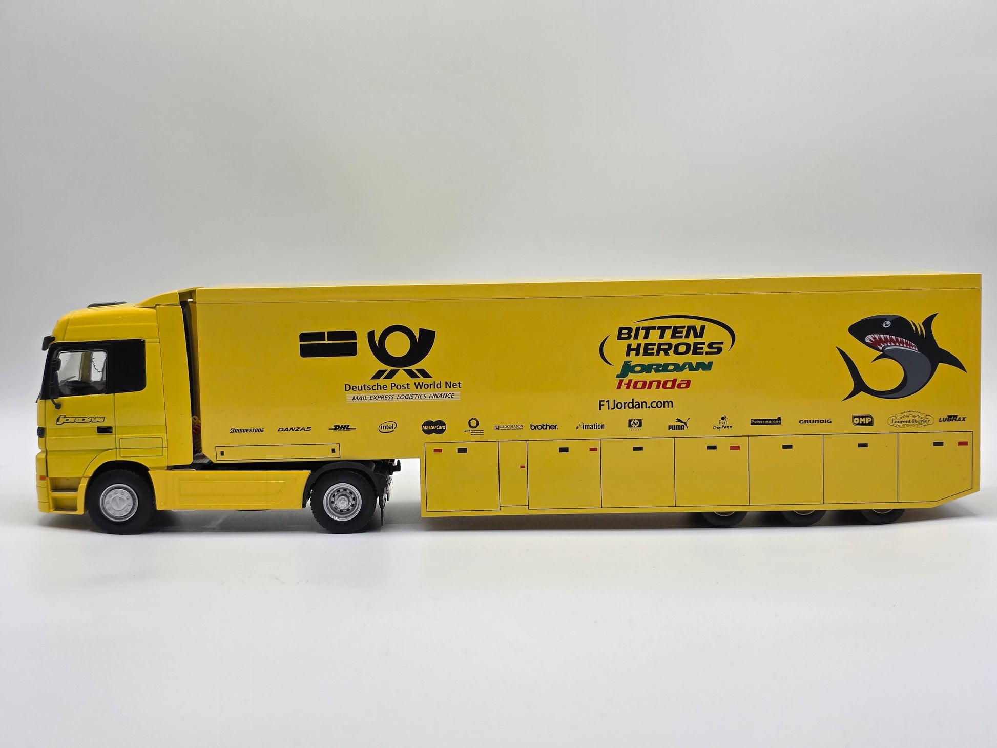 1/43 2001 Mercedes Actros Transporter Truck - Jordan F1 Team