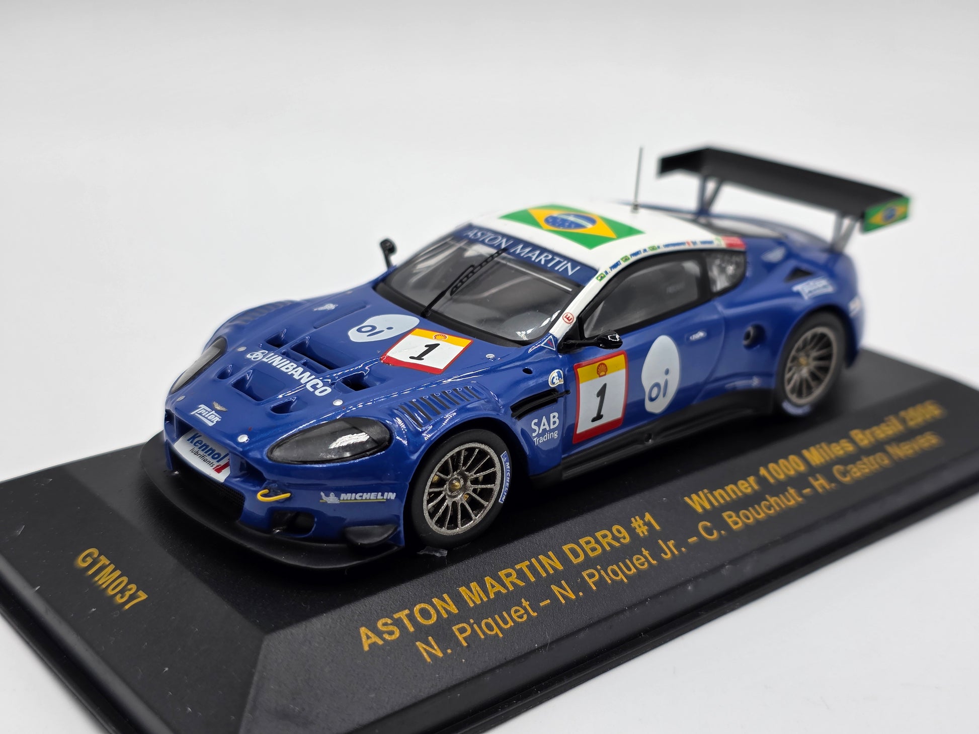 1/43 2006 Aston Martin DBR9 - 1000 miles Brazil - Piquet / Piquet Jr / Bouchut / Neves - IXO | Model Car