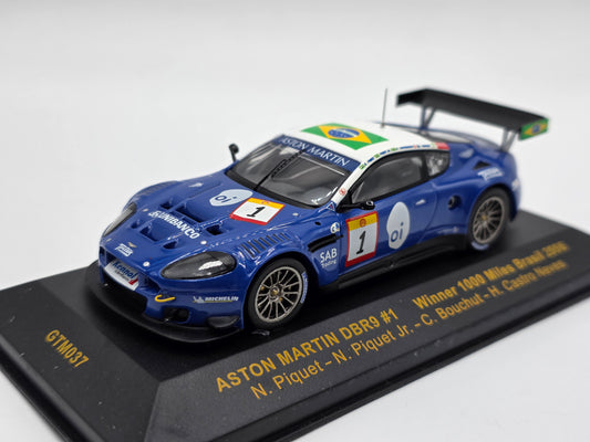 1/43 2006 Aston Martin DBR9 - 1000 miles Brazil - Piquet / Piquet Jr / Bouchut / Neves - IXO | Model Car